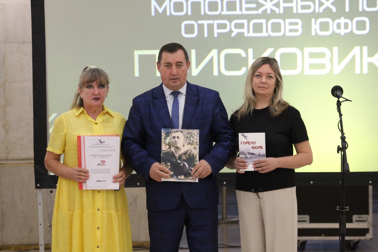 Родственникам  ранее без вести пропавшего старшего краснофлотца Дикарева Георгия Романовича вручили архивные документы о его фронтовом пути и месте захоронения.