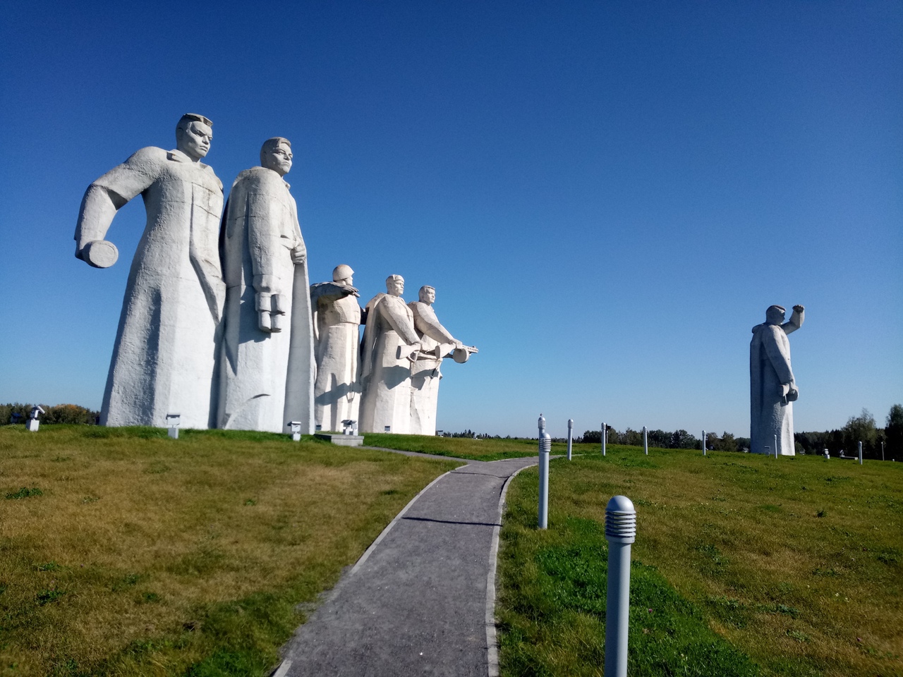 Герои никогда не умирают, герои в нашей памяти живут!.