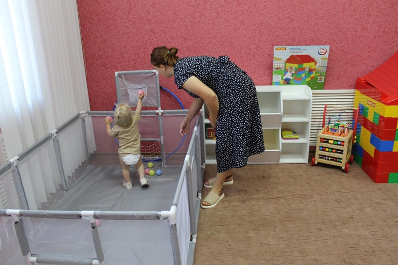 В Новоселицком центре социального обслуживания организована работа по кратковременному присмотру за детьми.