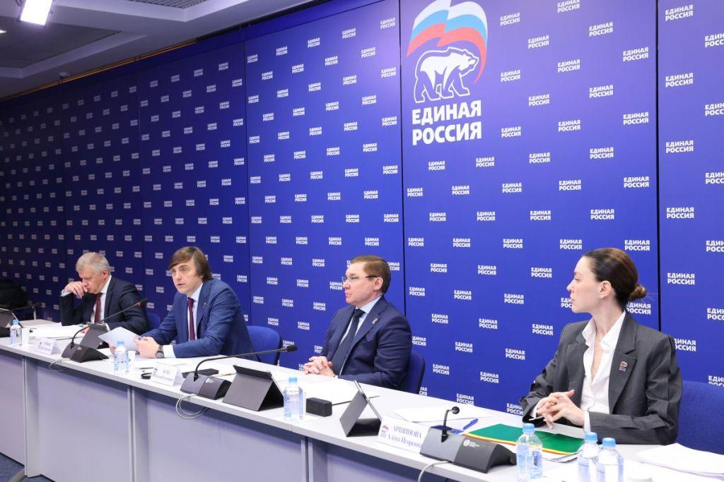«Единая Россия» и Минпросвещения провели Всероссийский штаб по капремонту и строительству учреждений образования.