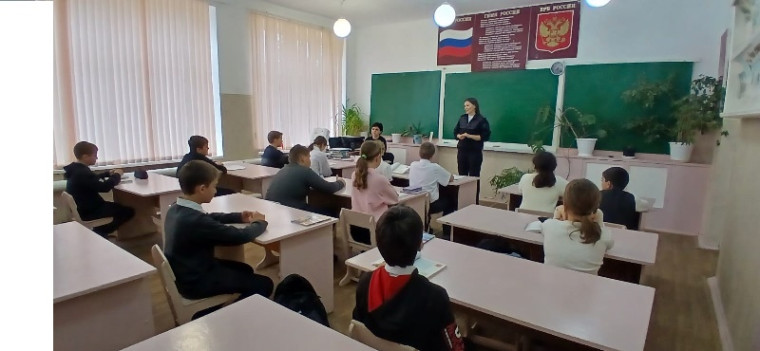 В Новоселицком полицейские совместно с общественниками провели со школьниками беседы по профилактике терроризма и экстремизма в молодежной среде. В Новоселицком полицейские совместно с общественниками провели со школьниками беседы по профилактике терроризма и экстремизма в молодежной среде.